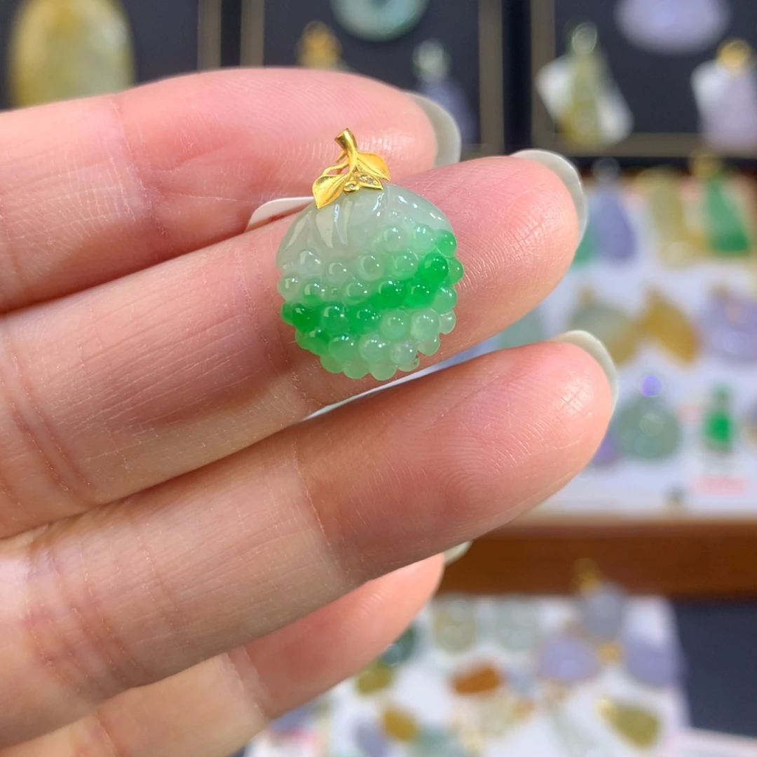 翡翠18K金镶嵌颈饰