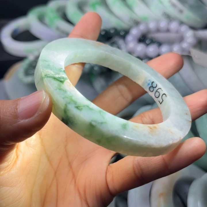 定制翡翠未镶嵌手镯