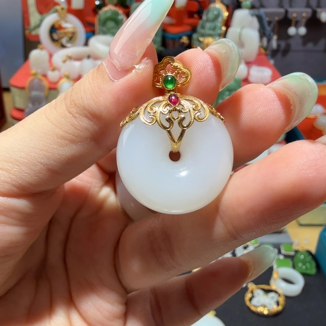 和田玉18K金镶嵌颈饰