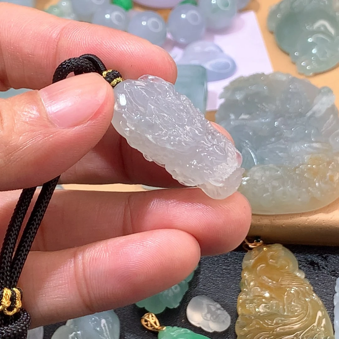 颈饰未镶嵌翡翠挂件