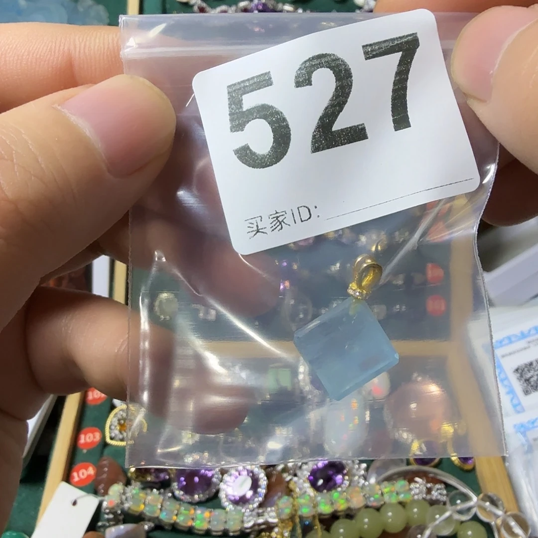 颈饰海蓝宝石未镶嵌
