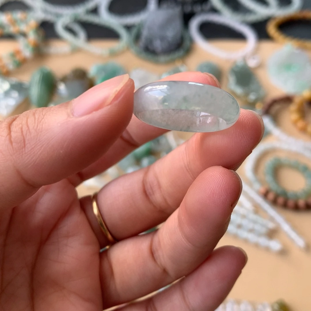 翡翠未镶嵌颈饰戒圈