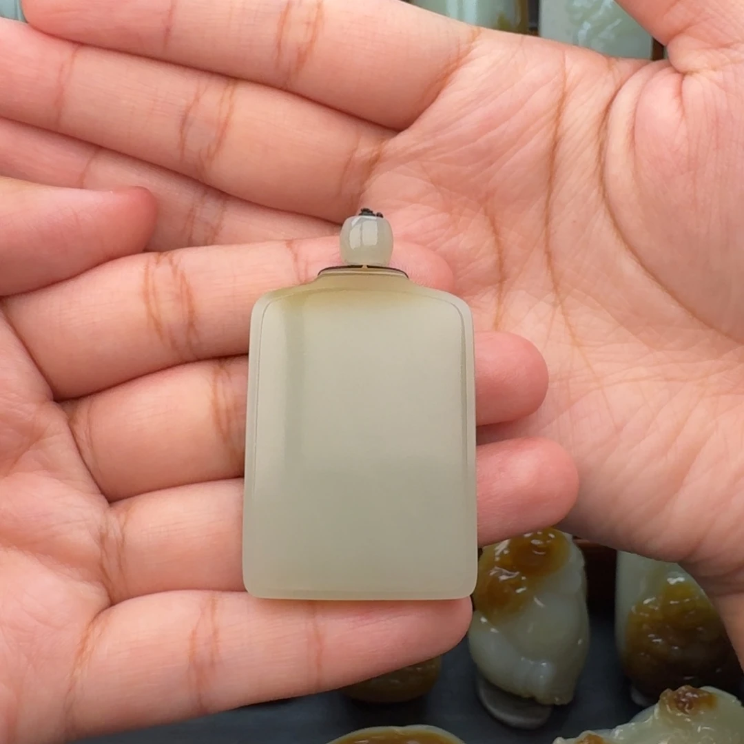 逆***行和田玉未镶嵌颈饰