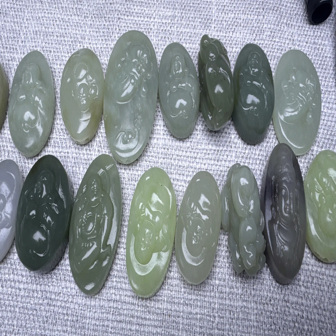 新疆和田玉雕刻件，多样性发其一。