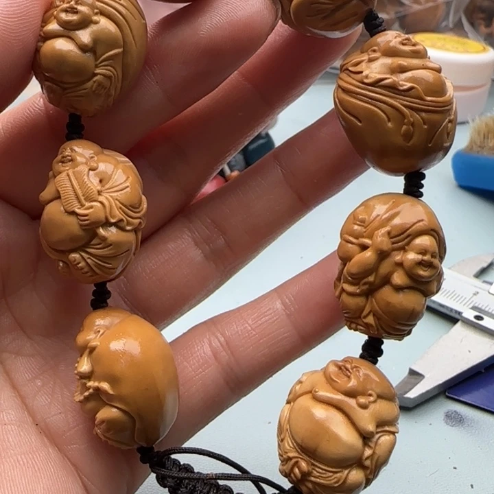 橄榄核手串雕刻工艺