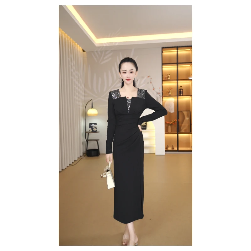 8154黑色重工亮片方领连衣裙女秋季新款高级感气质收腰开叉中长裙