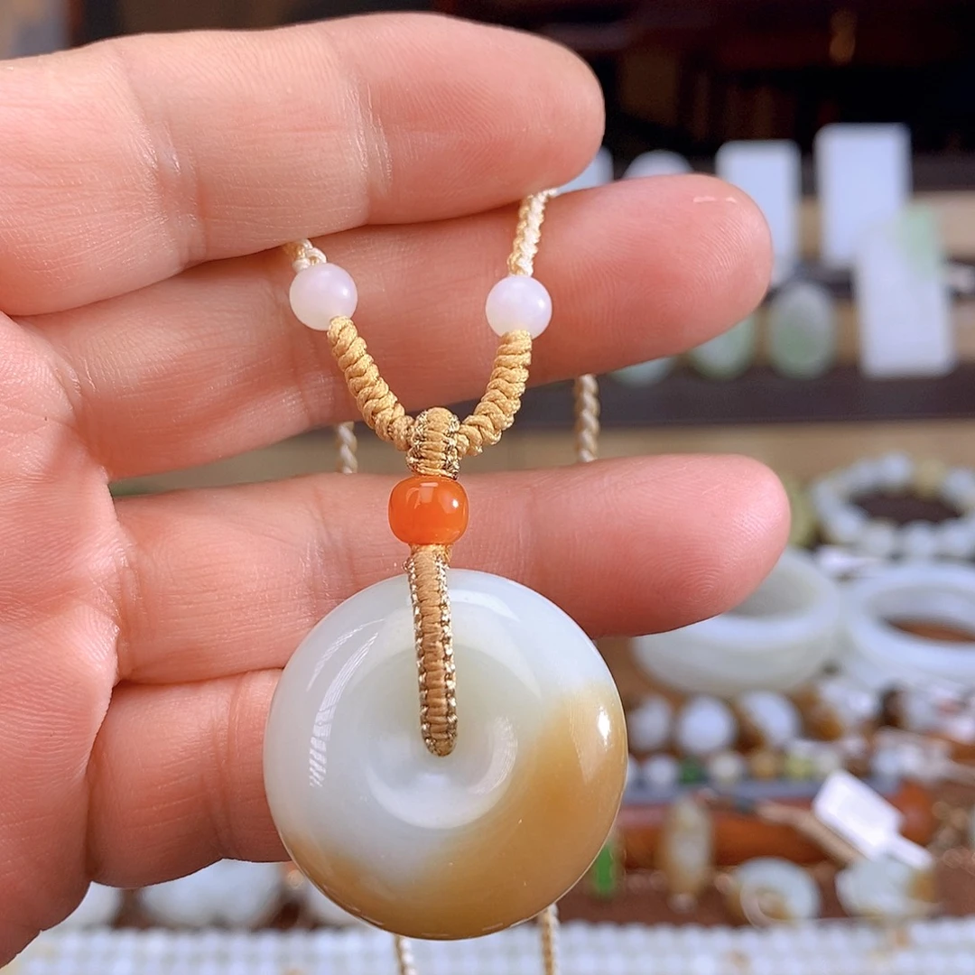 和田玉（糖玉）未镶嵌颈饰平安扣