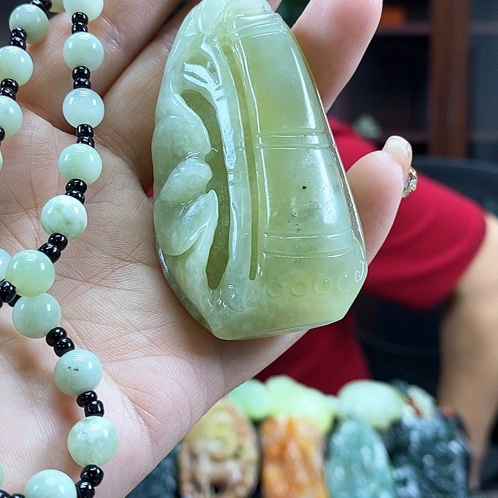 蛇纹石玉吊坠未镶嵌