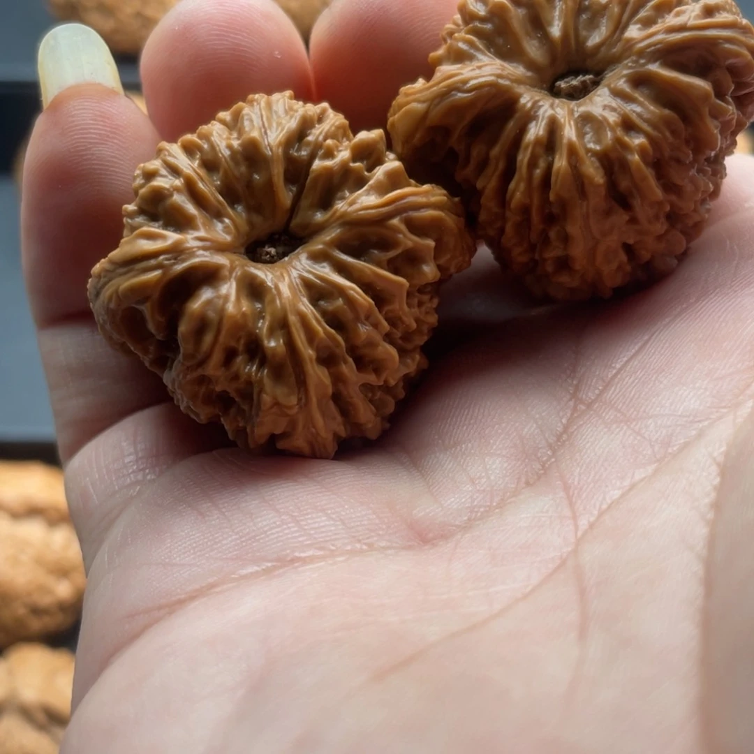 文玩核桃吊坠h*n老树南疆石268，38