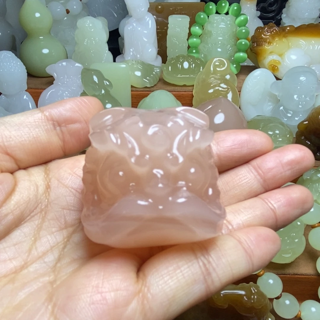 玉藕粉色狮子头天然桌面小摆件