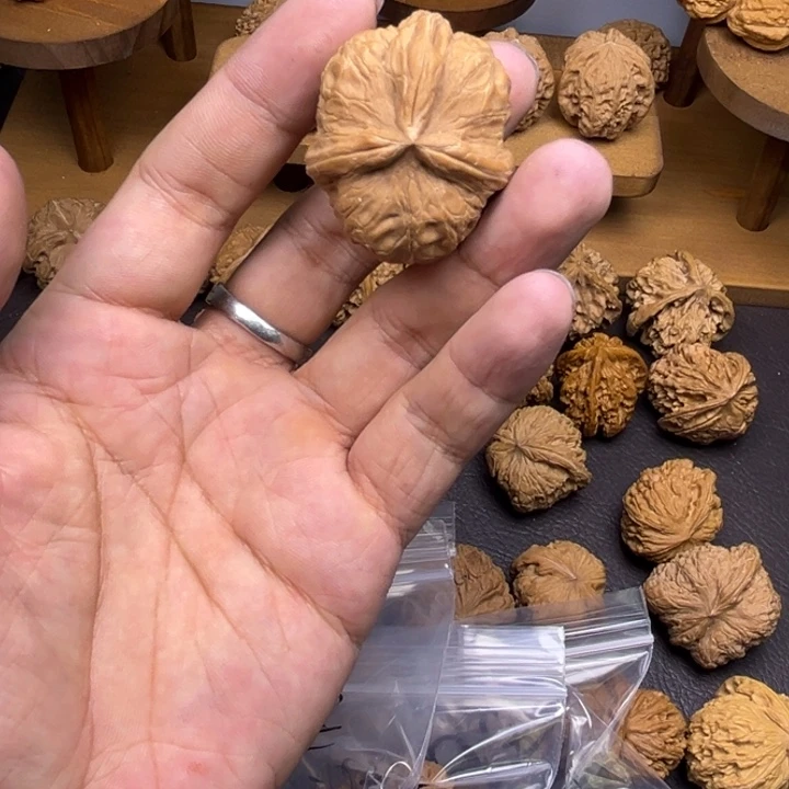 凡***爹桃核吊坠一堆核桃