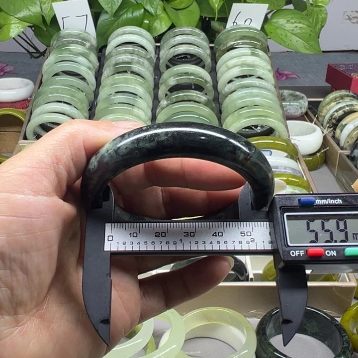 蛇纹石玉未镶嵌手镯32