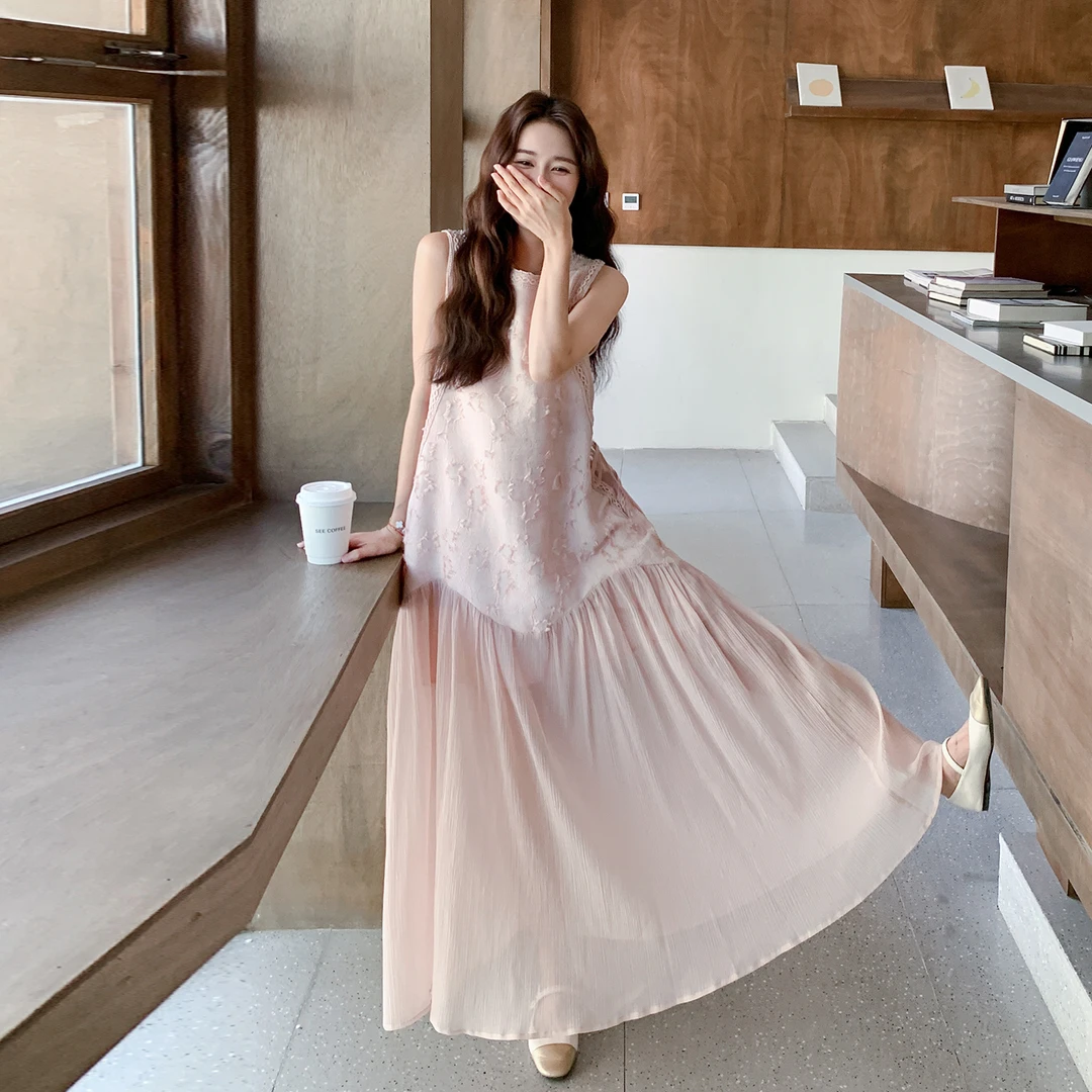 粉色高级感无袖连衣裙2025女夏新款法式度假风温柔绝美氛围感长裙