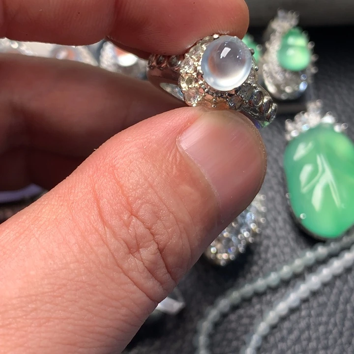 翡翠未镶嵌戒指高冰玻璃种戒面