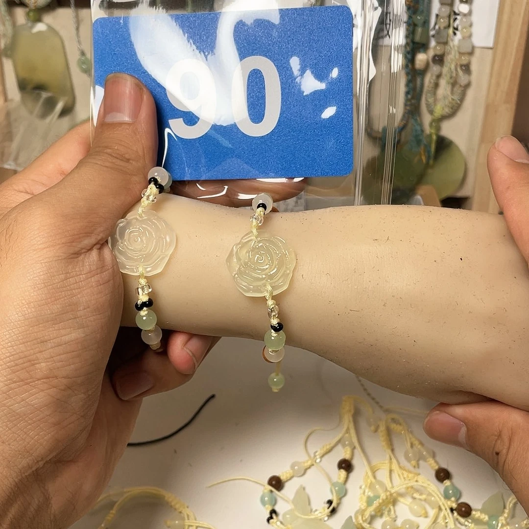 蛇纹石玉颈饰合金