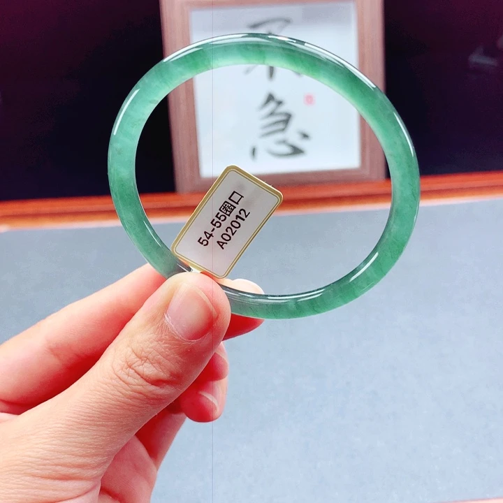 未镶嵌手镯翡翠圆镯