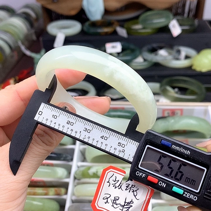 蛇纹石玉手镯未镶嵌548
