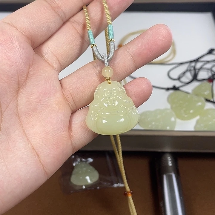 石英质玉未镶嵌颈饰佛公30