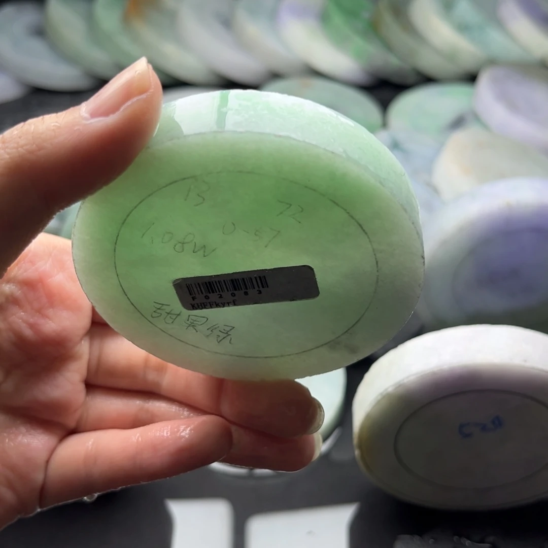 定制翡翠未镶嵌翡翠手镯