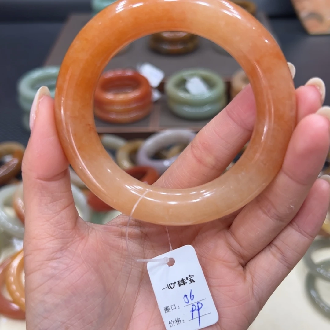 未镶嵌手镯石英质玉