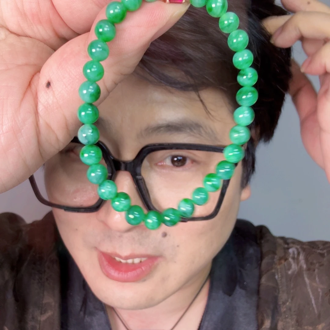 诗****颈饰未镶嵌翡翠一件