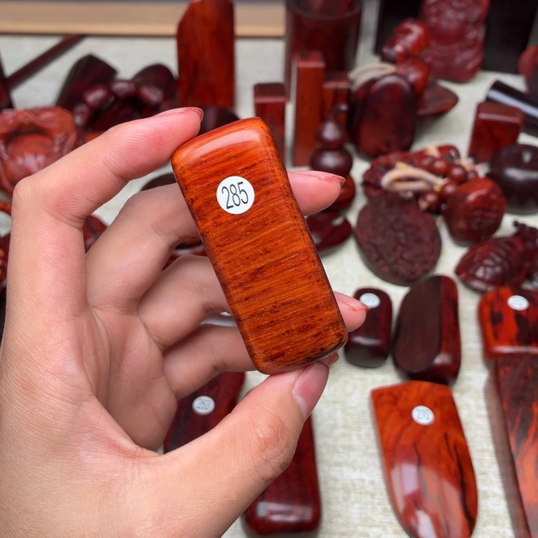 东***杨檀香紫檀（小叶紫檀）