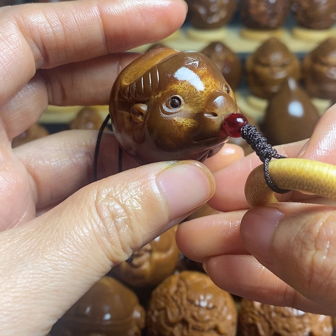 【闪购商品】核桃木/黑胡桃（胡桃木）橄榄核雕工艺牛➕蝴蝶