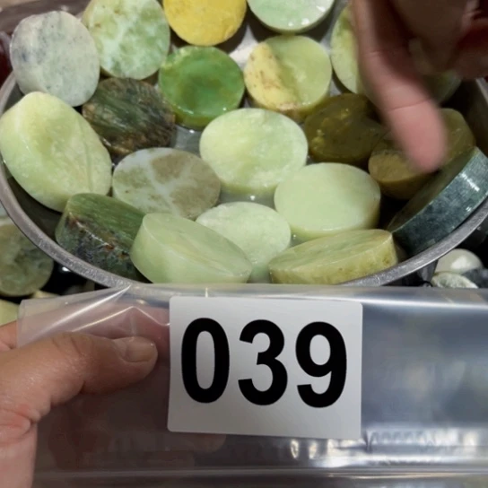 王***4蛇纹石玉未镶嵌珠宝奇石