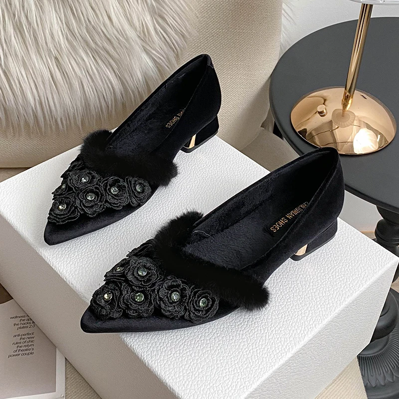 黑玫瑰名媛尖头粗跟鞋女低跟加绒时尚百搭毛毛单鞋大码女鞋41-43