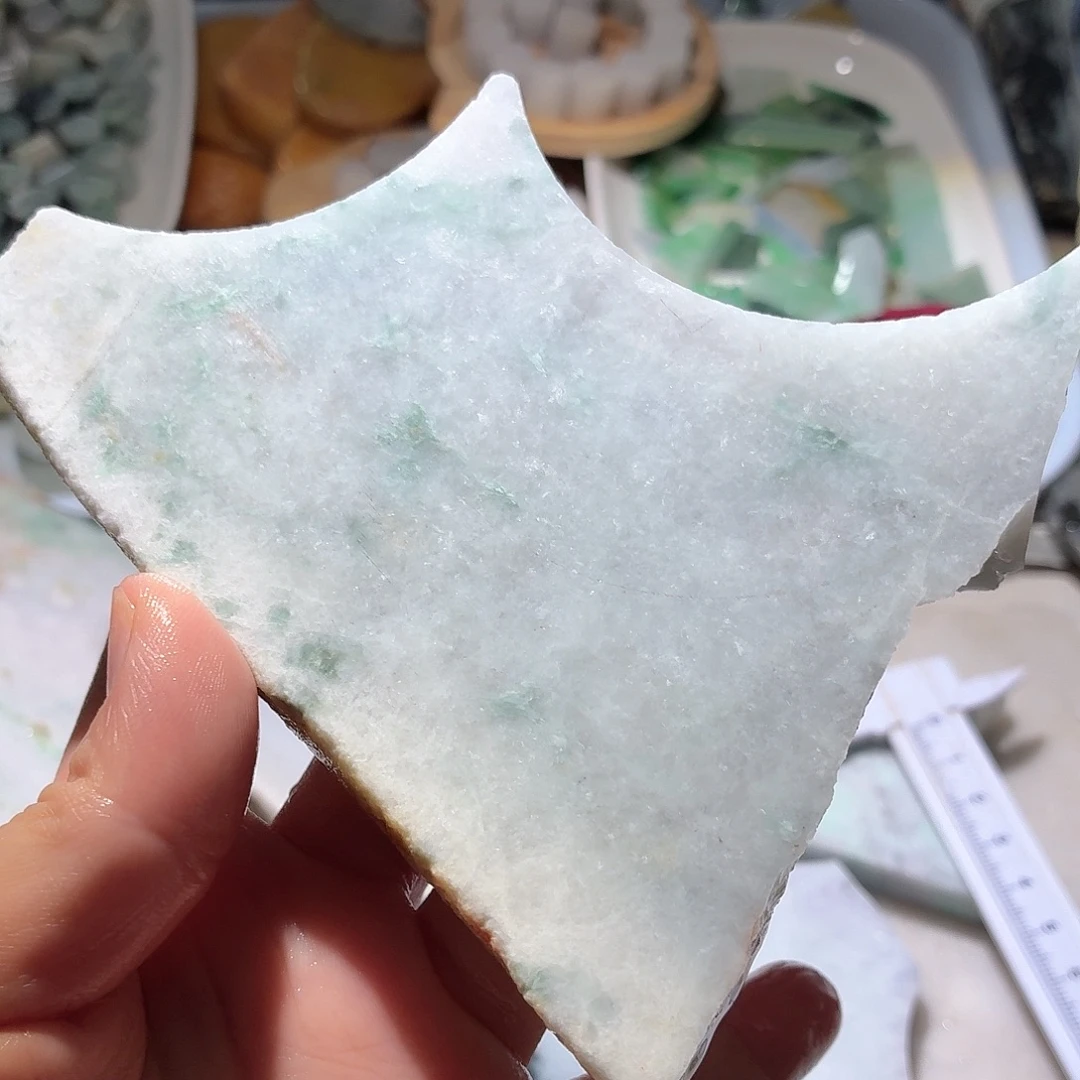 翡翠未镶嵌颈饰边角料
