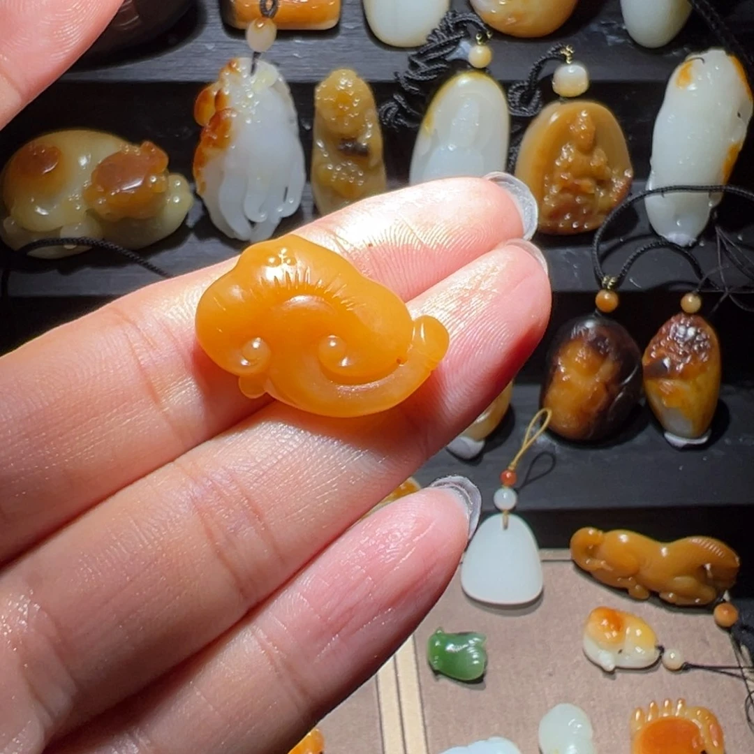 和田玉玉牌未镶嵌金**君