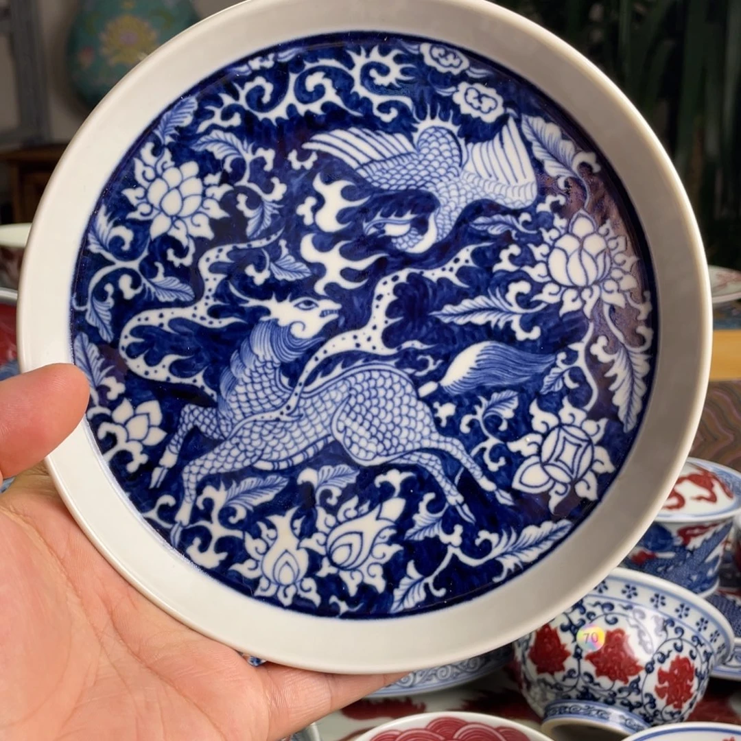 青花麒麟追凤壶承微瑕