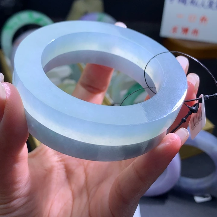 定制翡翠未镶嵌翡翠手镯