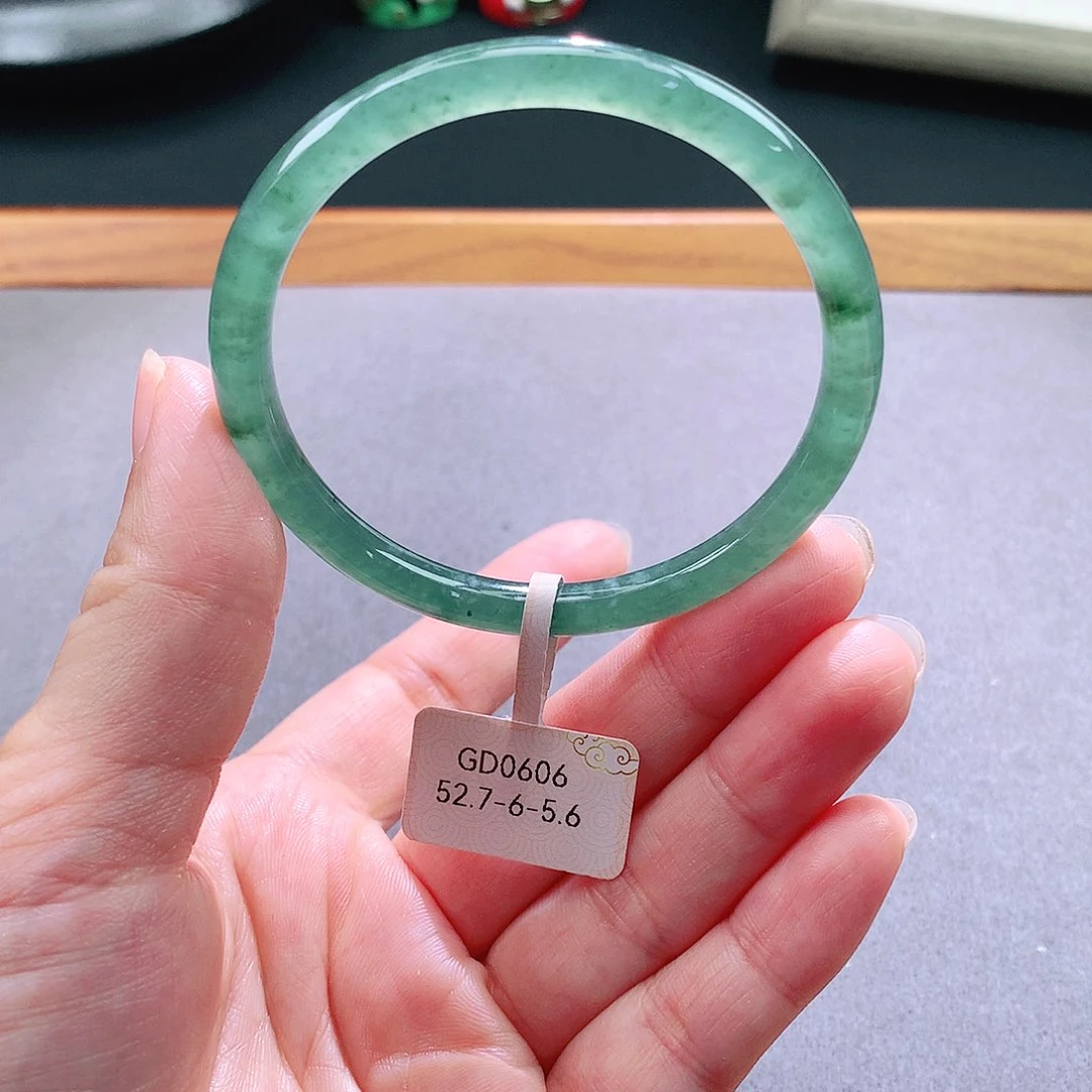 翡翠手镯未镶嵌天然翡翠手镯