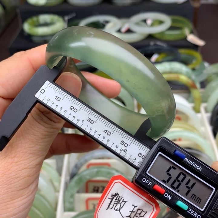 蛇纹石玉未镶嵌手镯339