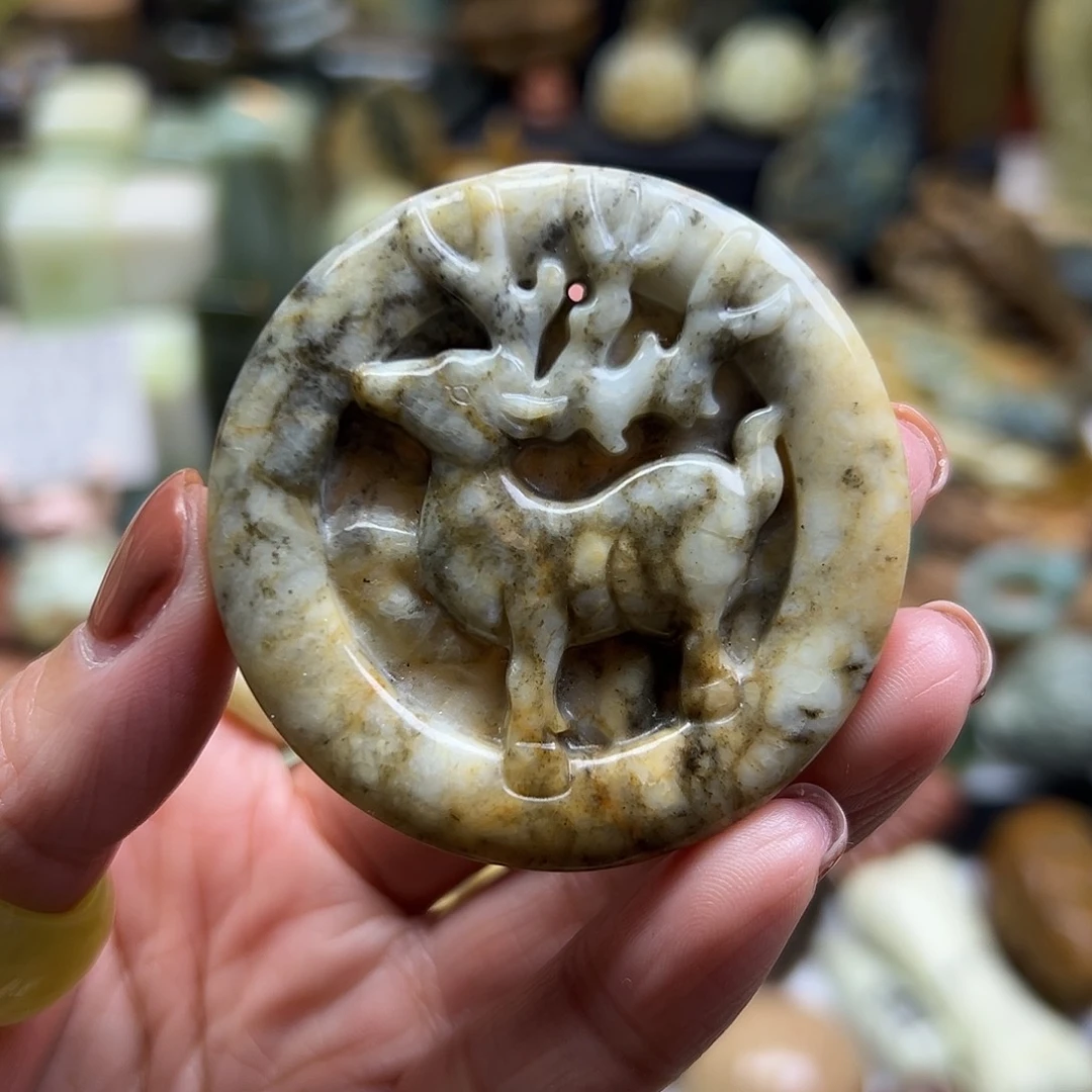 岫玉未镶嵌颈饰花玉小鹿