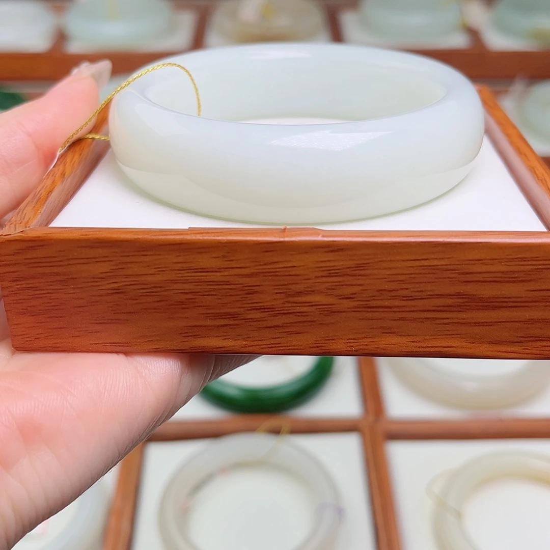 未镶嵌手镯和田玉57.9