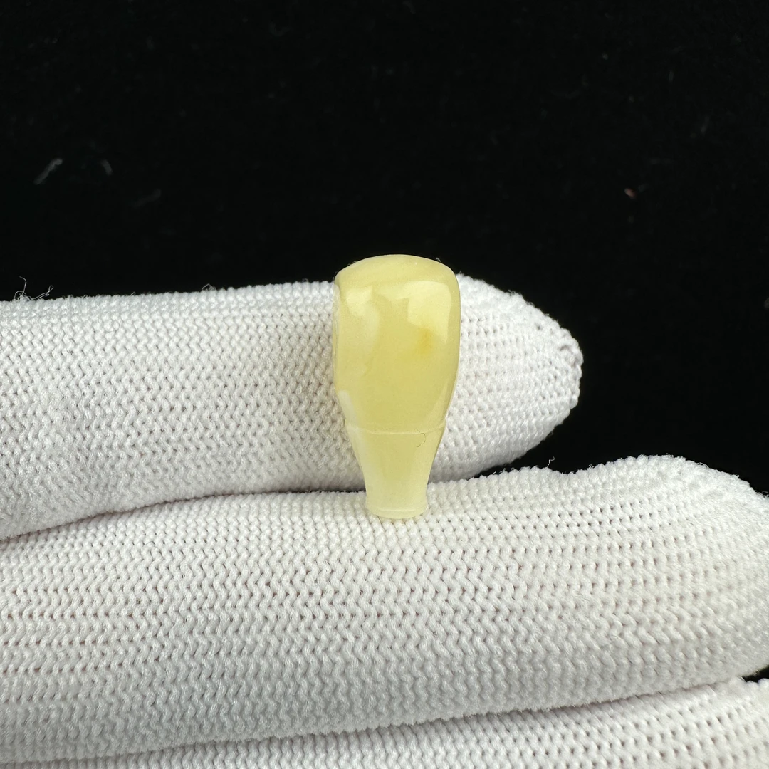 J7367天然俄料蜜蜡三通9*19.4mm 1克 2.2孔 可过1.5双股绳