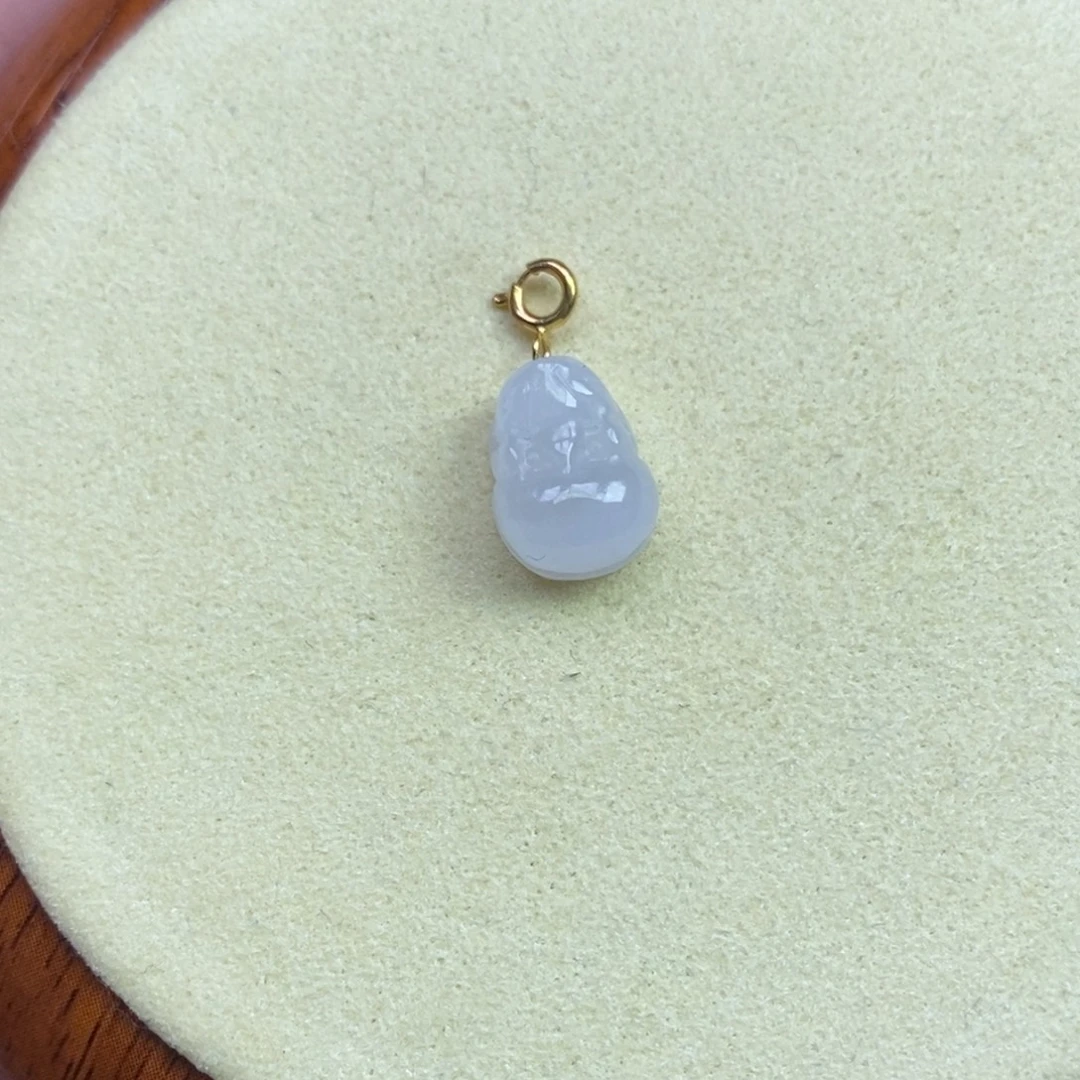 翡翠18K金镶嵌颈饰貔貅