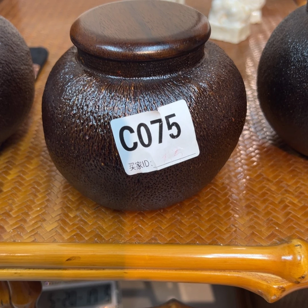 朵***青釉皮茶叶罐一个编号075