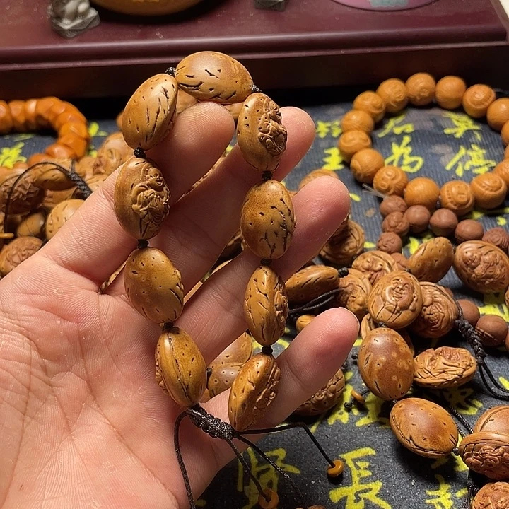 聪*大桃核雕刻弥勒手持