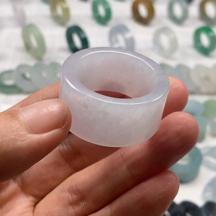 欢***豆翡翠未镶嵌戒指翡翠
