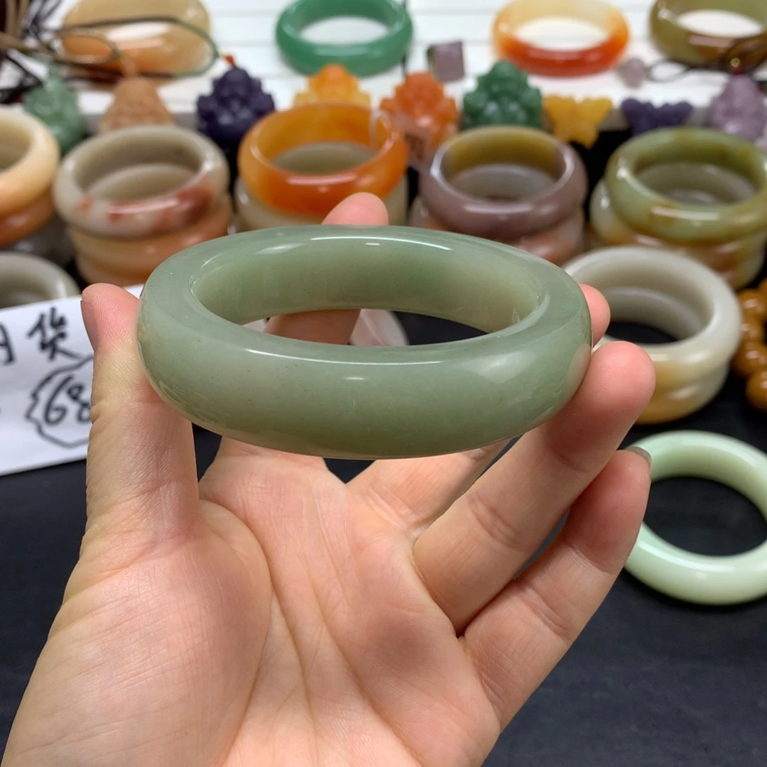 石英质玉手镯未镶嵌