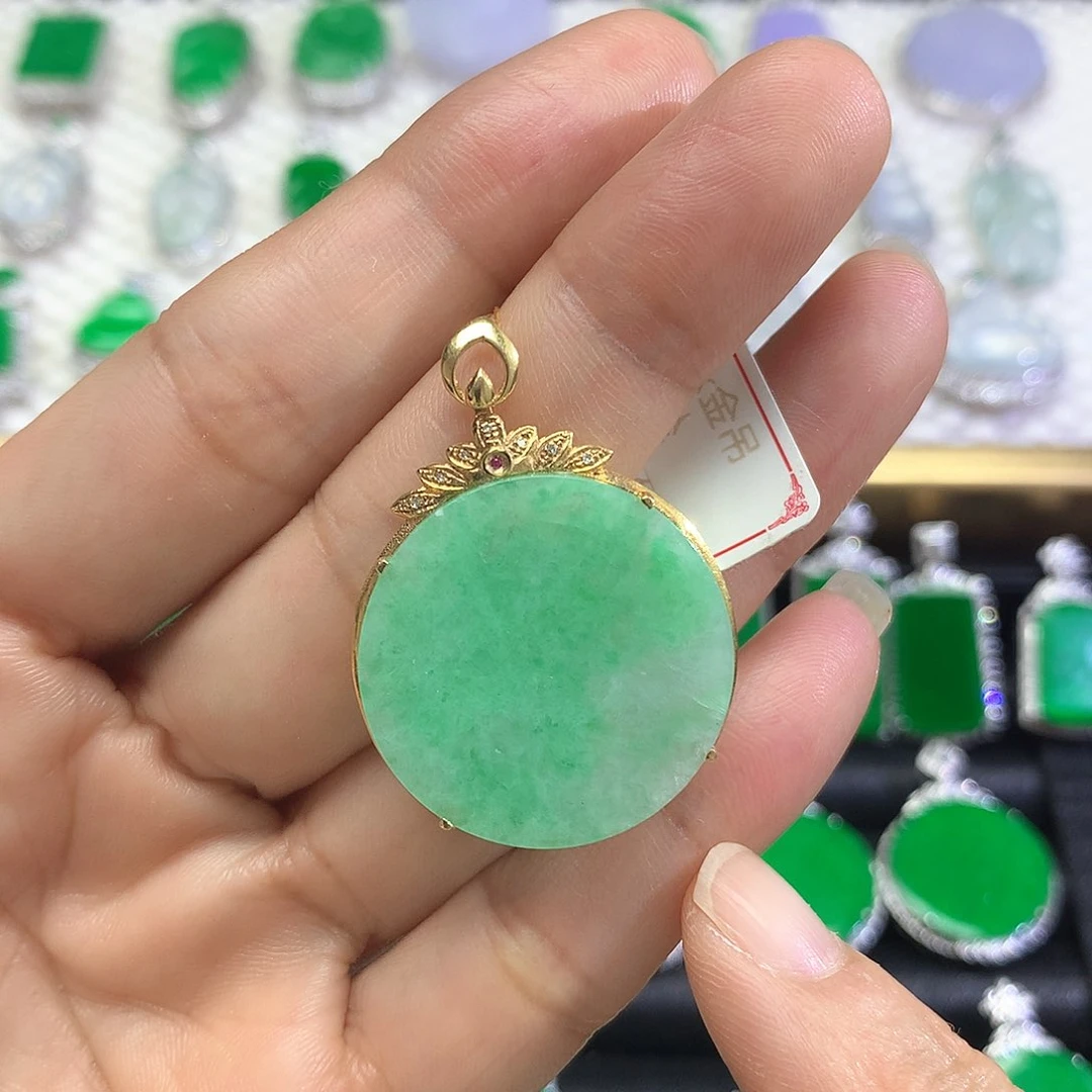 颈饰18K金镶嵌翡翠吊坠