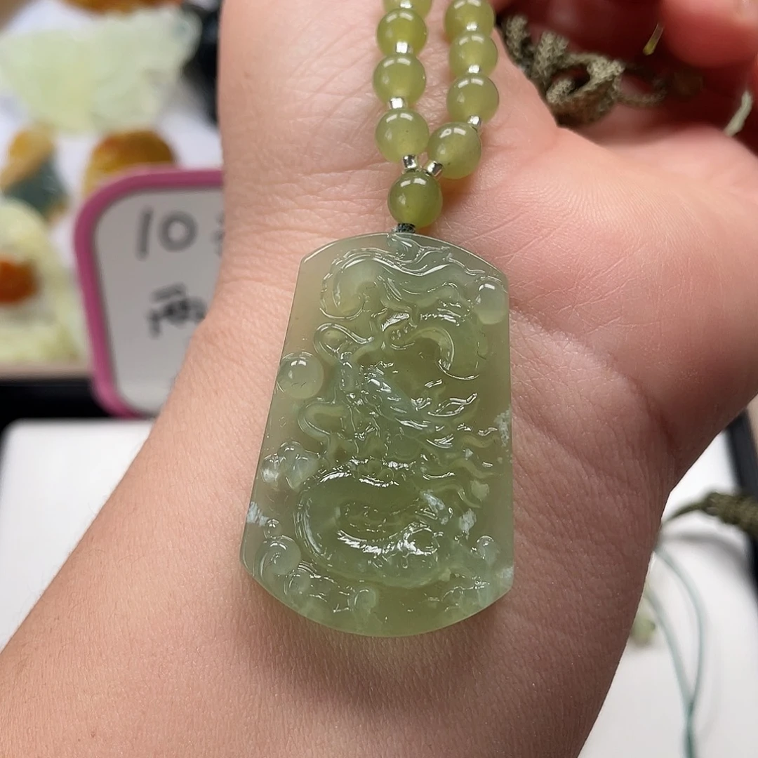 蛇纹石玉未镶嵌颈饰