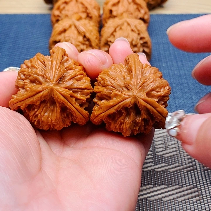 祈***盼文玩核桃吊坠三棱