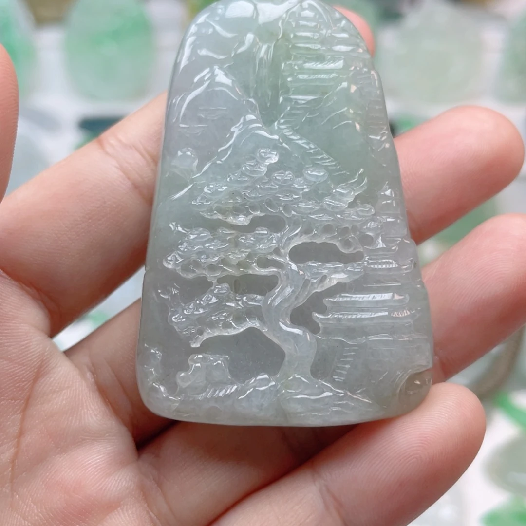 翡翠颈饰未镶嵌山水