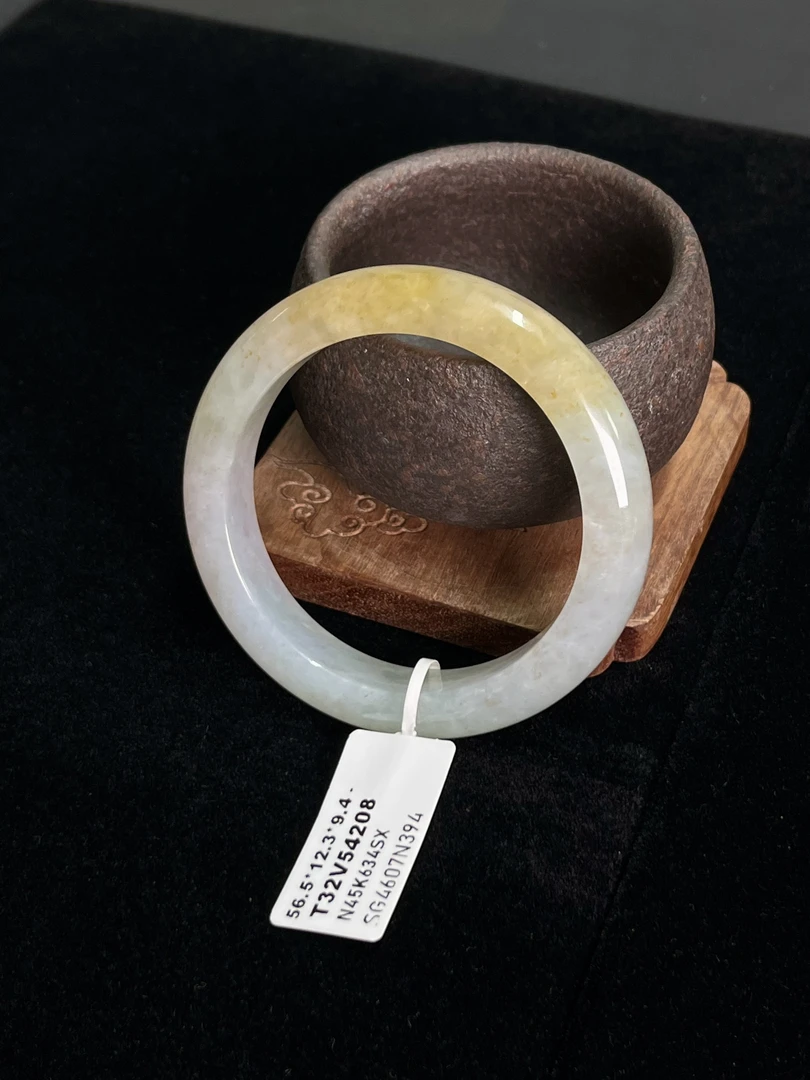 天然翡翠手镯56.5