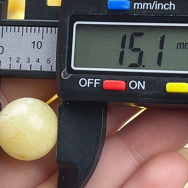 蜜蜡未镶嵌裸石微瑕284