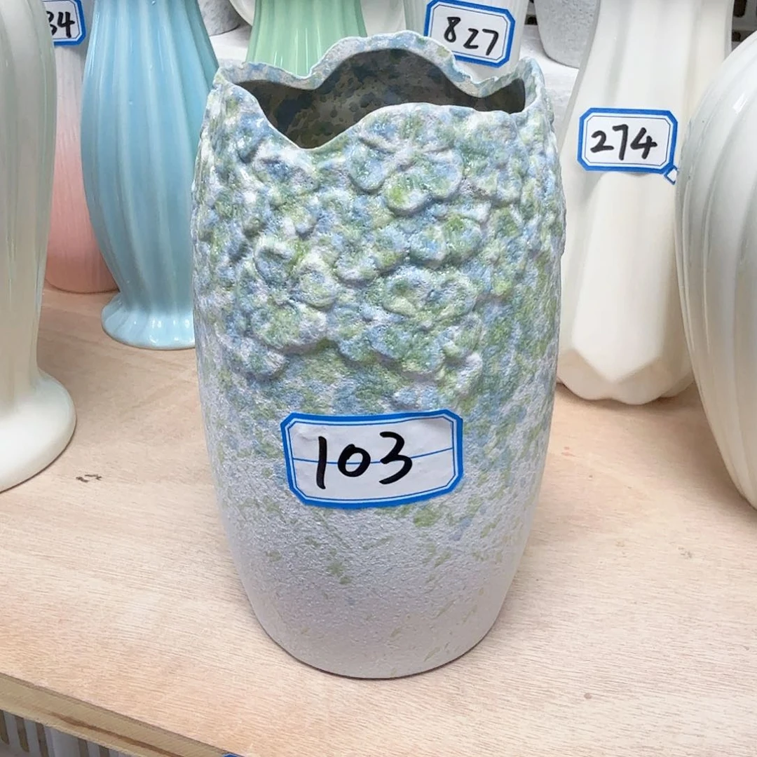 103号陶瓷花瓶高17.5厘米一个
